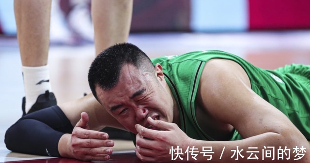 广厦队|CBA怎么了曾繁日垫脚,赵岩昊被打掉2颗牙,韩德君罕见发怒