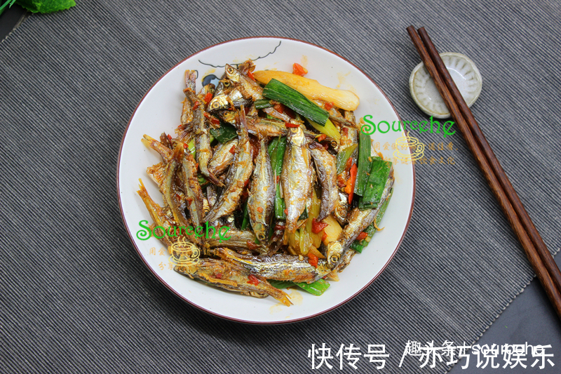 煮小鱼干增加一步，连骨头都酥香麻辣，无腥味特鲜香，超下饭