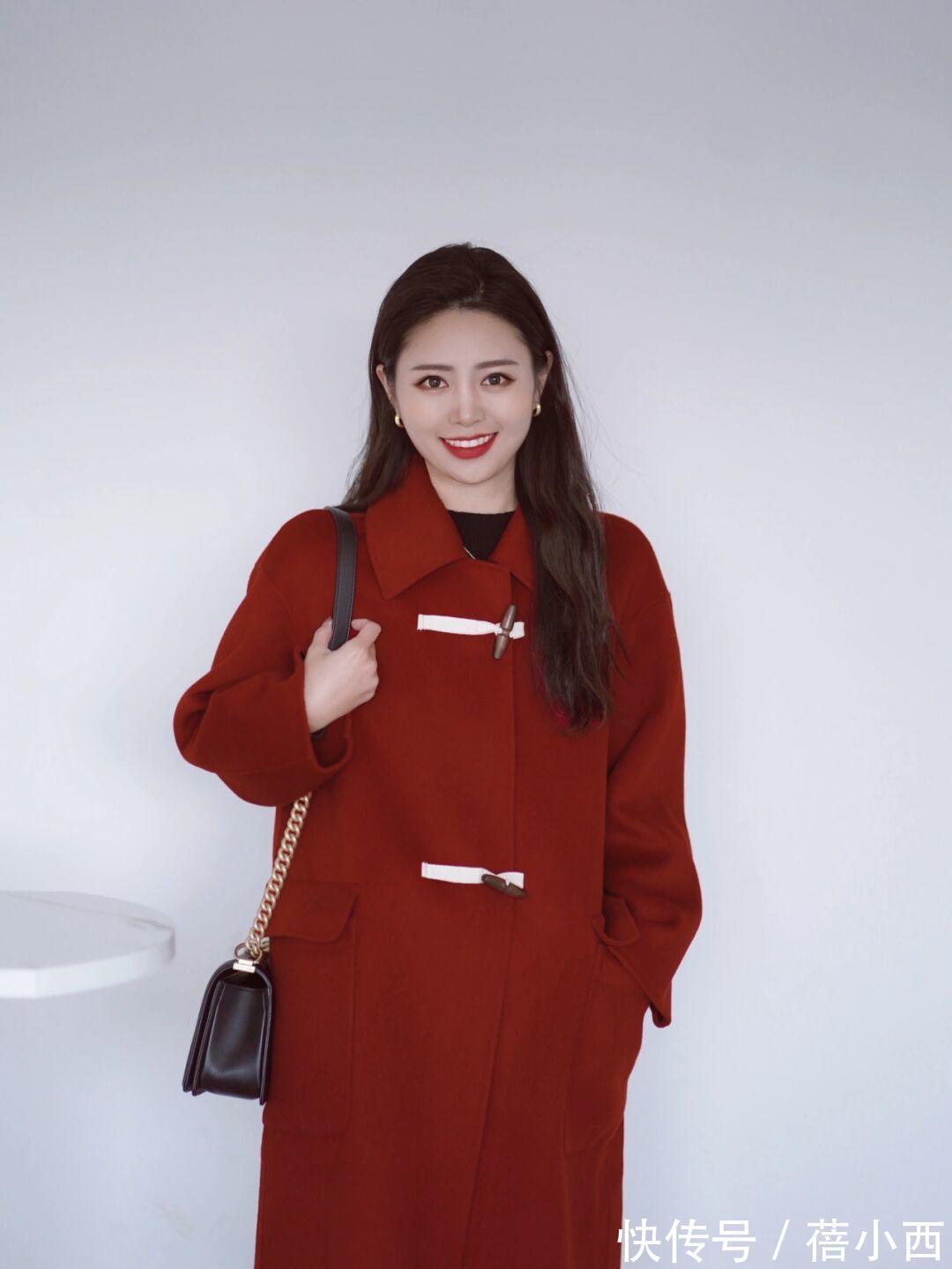 搭配 “长款大衣”才是冬季必备的搭配单品,简约时尚不花哨,还很时髦