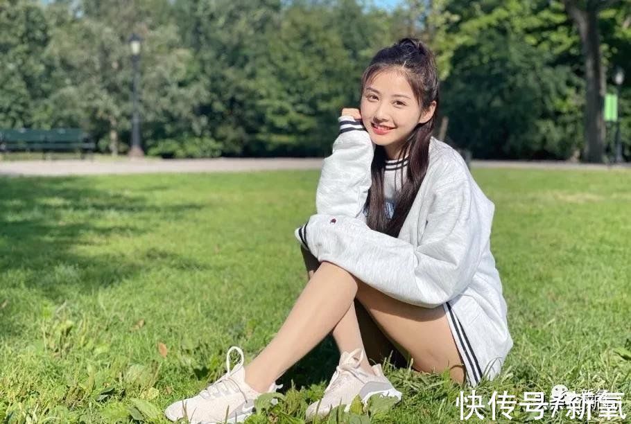 从《微微一笑很倾城》到《我们恋爱吧》,她是恋综颜值天花板?