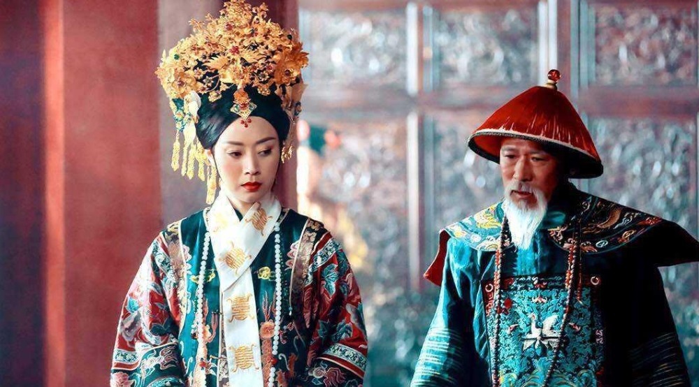 温水|慈禧上厕所都有排场,让贴身宫女口含温水在一旁等候,这是为何