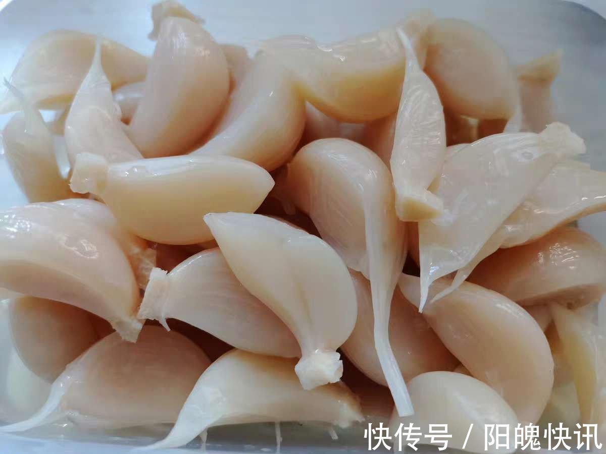 腌糖蒜时,直接加醋腌就错了,多加这1步,腌好后不辣心、不伤胃
