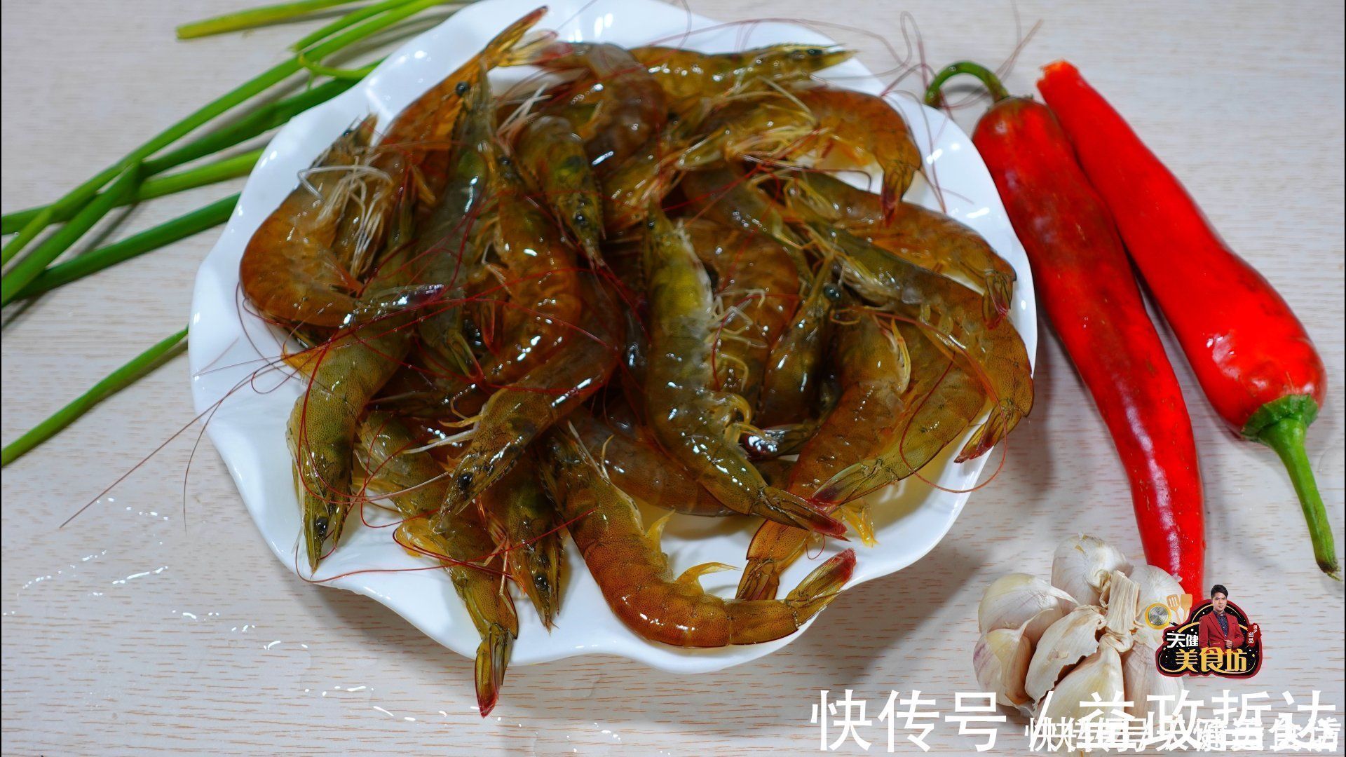 汤匙|我家大虾从不白灼,不煎不煮不油焖,营养健康,上桌就扫光