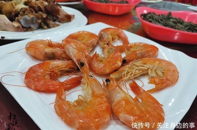 晒500一桌的农村宴席,网友这太实惠了,在城里至少1千!