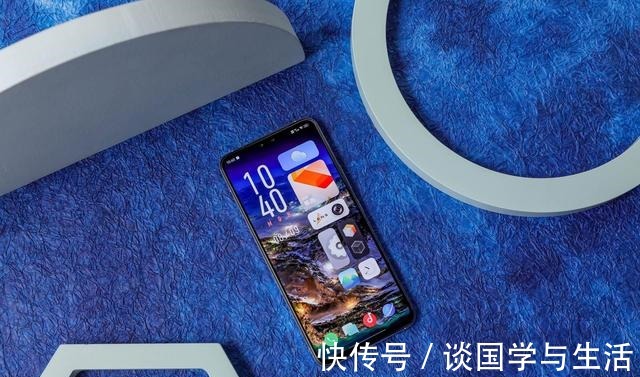 配色|vivo S10 Pro的绮光焕彩配色，确实让我眼前一亮了！