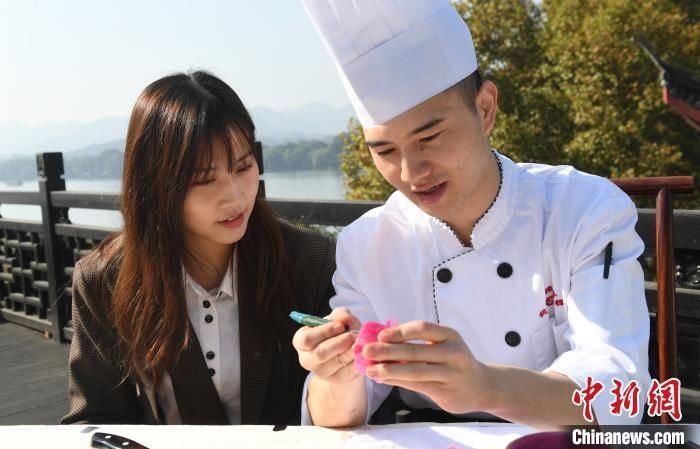 青年|台湾青年走进百年老店楼外楼 探美食文化听杭州历史