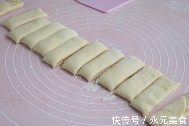 松软|给女儿做了这早餐，松软酥脆，连着吃了5个，三天两头准做一锅