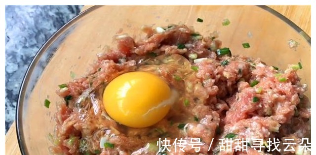 猪腱子|做肉馅是加水还是加油很多人都错了,多做这一步,饺子鲜嫩多汁!