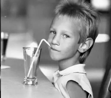 尼克|90后孕妇生下“海豹胎”,曾拒绝医生打掉,如今杂戏团要高价收购