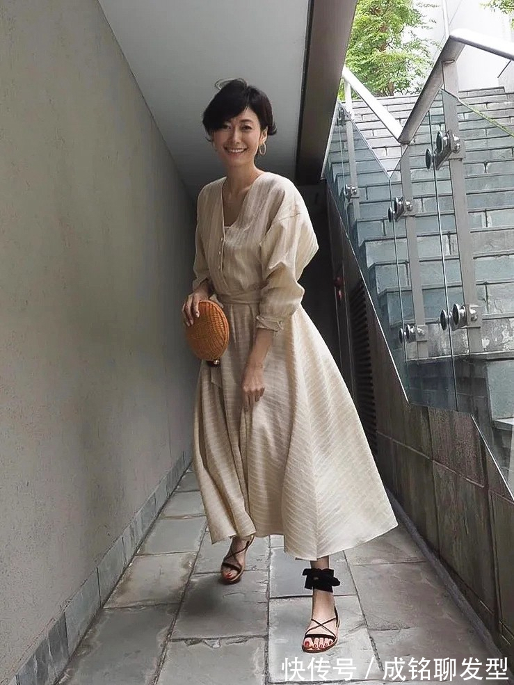 女人味|50岁女人的优雅穿搭,日本大龄博主的搭配示范,时髦减龄又显气质