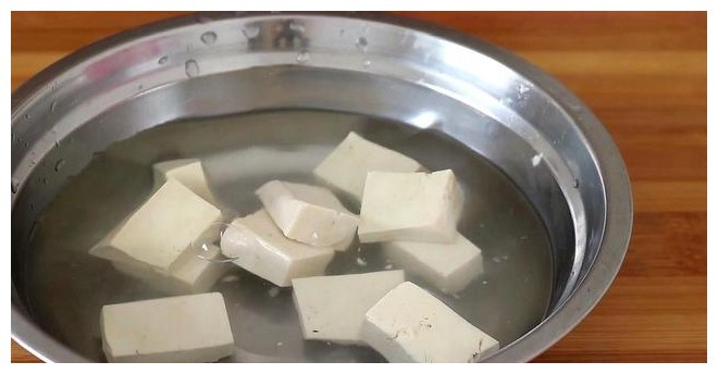 2元豆腐,2个西红柿,比吃大鱼大肉还香,大人孩子都爱吃