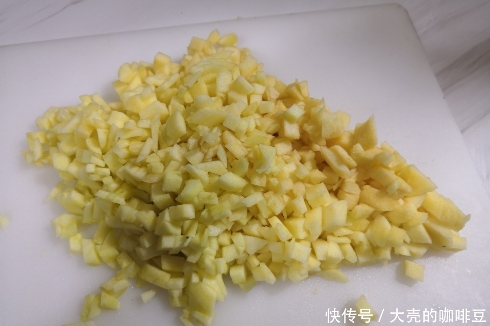 宝妈|用牛奶和苹果做饼,当早餐太赞了,大人孩子喜欢,网友:聪明做法