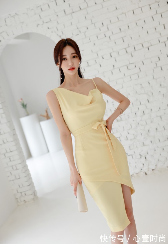 时尚|女神孙允珠高清时尚搭配:贝加莫璀璨晨曦仙韵淡黄礼裙
