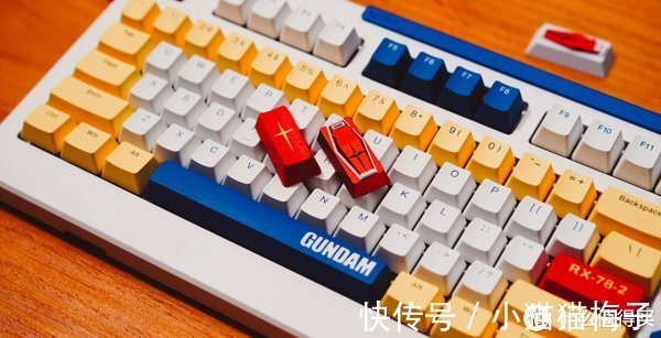 ikbc|高达键盘居然还有补完计划?ikbc联名高达金属键帽上手体验