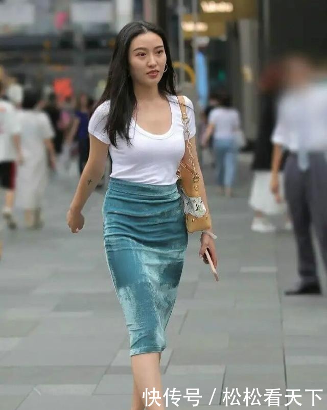 场合|连衣裙穿搭简约大气,各种场合都适用,街头最引人瞩目的时尚单品