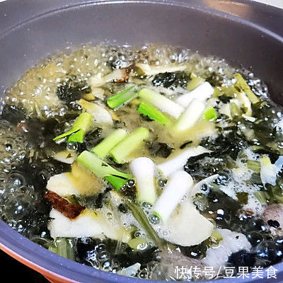 鲜香美味，你从来没吃过的雪菜老豆腐煲