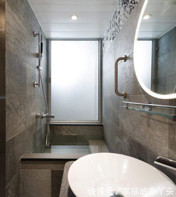 寸土寸金|24㎡觉得小?在香港是两居室还能住3口人,厕所带浴缸,厉害不!