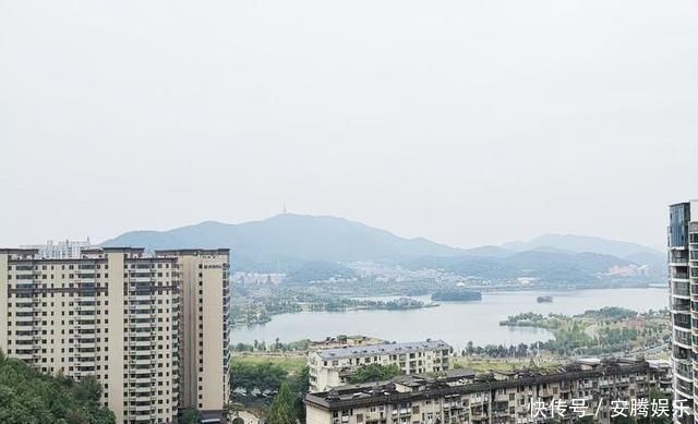 刘耀成|248平米新中式,听了老婆的话,买两套平层打通比别墅住的还舒服