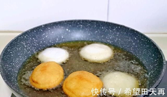 自己在家也能做油炸糕,干净卫生无添加,大人孩子都爱吃!