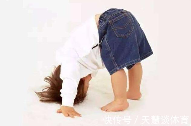 睡觉时间|孩子头部摔伤后,妈妈第一时间的做法,连医生都夸赞