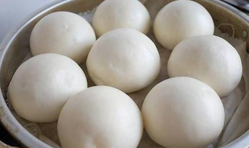 保鲜膜|蒸馒头别只加酵母了!再加这2样,半小时发满盆,馒头香软蓬松!