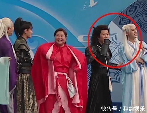 马嘉祺|嘉宾都在录节目,唯独宋亚轩站一旁玩手机,当众打游戏被拍得清清楚楚