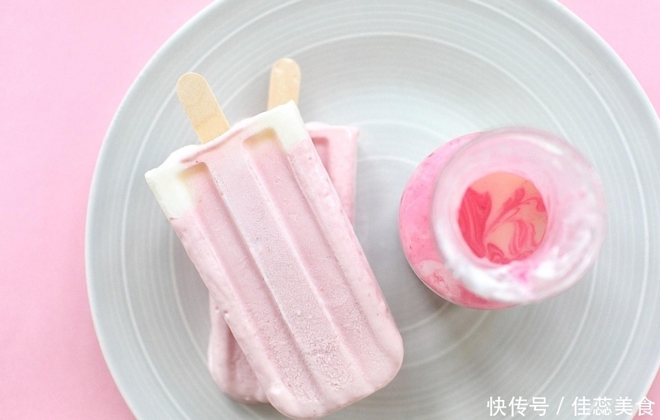 用平底锅就能做的草莓雪糕,简单零失败,关键口感无冰渣,更好吃