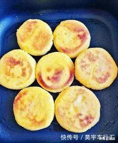 保鲜膜|玉米发面饼怎么做才好吃？只需十步，一步步做起来