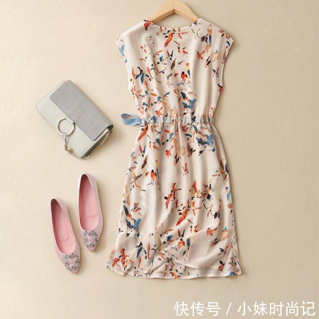 蕾丝|越是好穿舒适的真丝裙,就越是能在炎炎夏日里穿出一股清流的凉爽