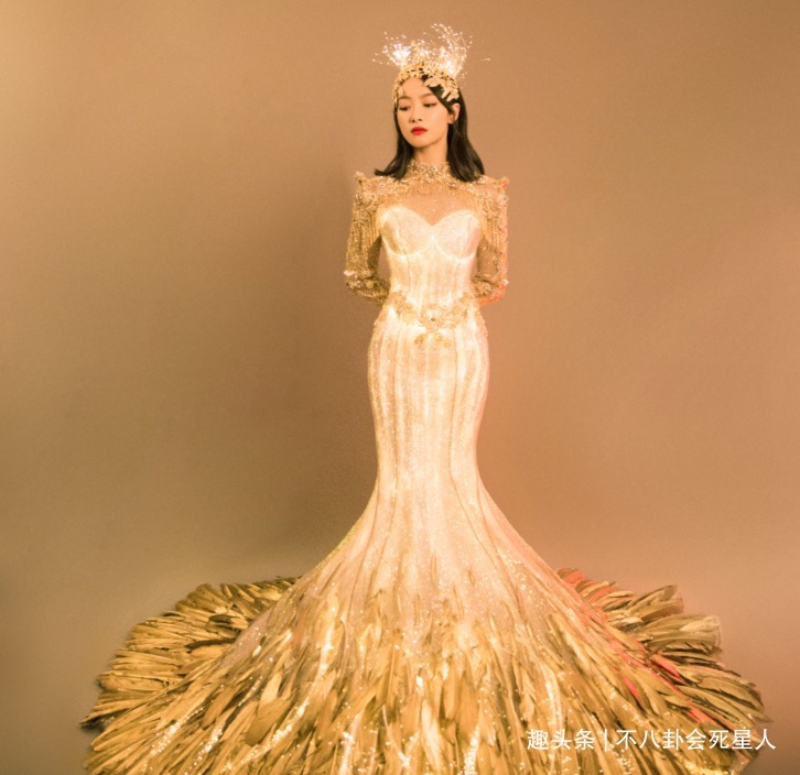 宋茜|金鹰开幕事故多汪涵主持团假唱,巨大黑影挡镜,关晓彤尴尬接话