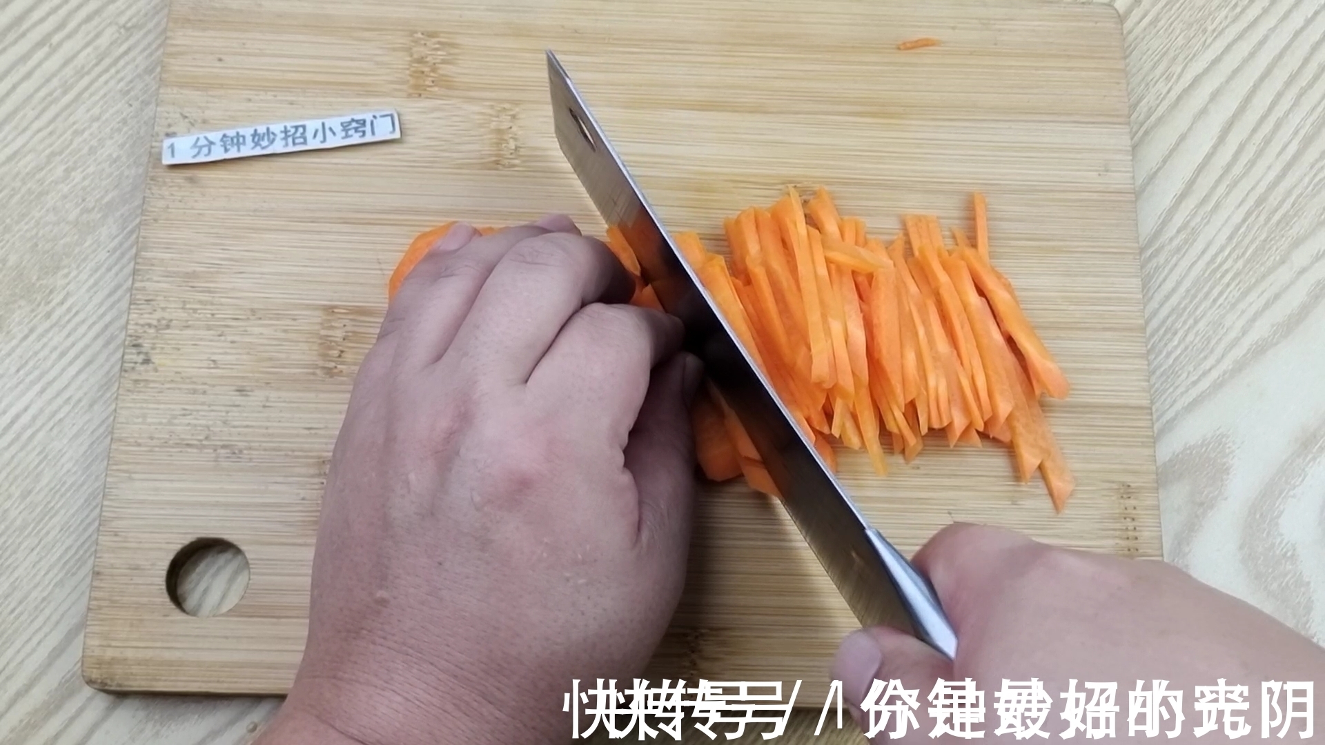 洋葱鸡蛋饼|洋葱别炒着吃了,淋入2个鸡蛋,我家一周吃5次,营养又解馋