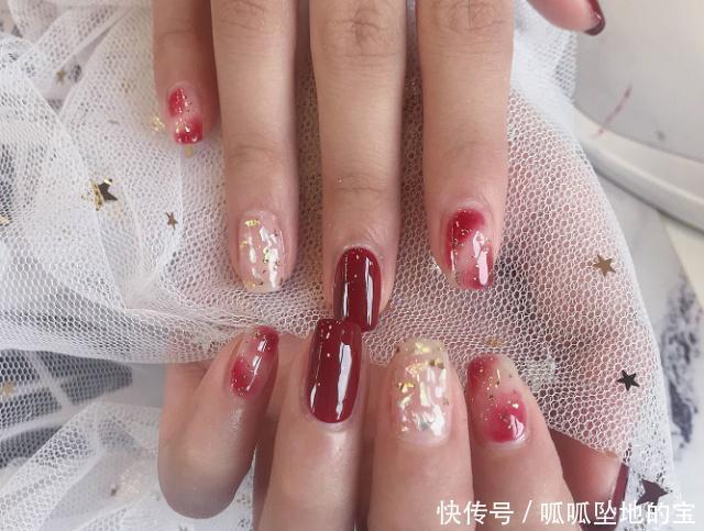 漂亮|换上一款漂亮的透明美甲,让你的指尖仙气满满,档次一下提升了