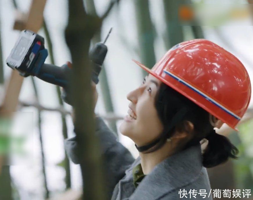 张艺兴|蘑菇屋嘉宾搭木屋,张艺兴让张子枫递电钻,她的动作细节太博好感