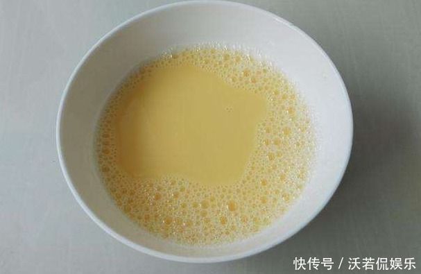 蒸鸡蛋羹,用冷水和热水都错了,这才是正确做法,鸡蛋滑嫩似果冻
