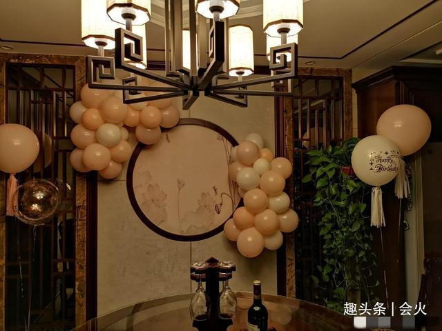 庭院|奥运冠军李晓霞带娃罕露面,豪宅庭院有池塘,家里餐厅大到能打球