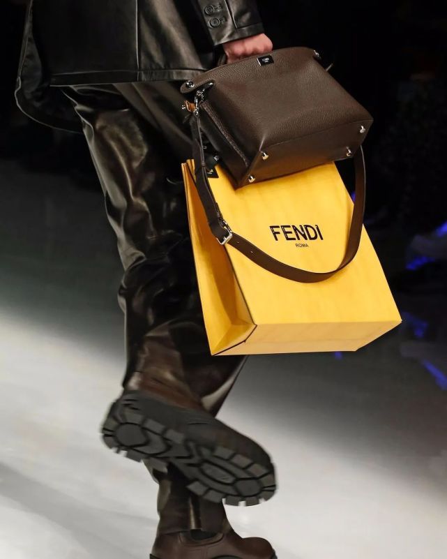 fendi|不会吧？原来最火的包包是「购物袋」
