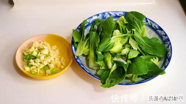 晓峰|炒香菇到底要不要焯水,以前没注意,难怪香菇不入味,味道不鲜美