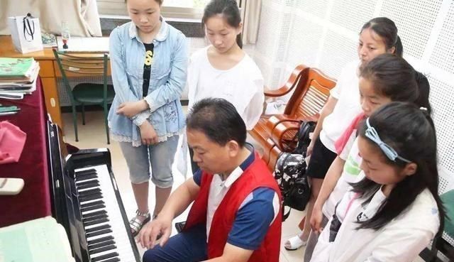 鸡肋|李玫瑾:这些兴趣班很鸡肋,家里再有钱也别给娃报,白耽误工夫