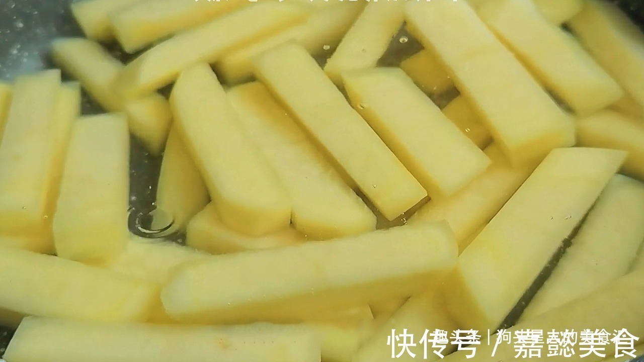 最近很火的土豆做法，店里卖12块钱，在家不到3块钱就能做，真香