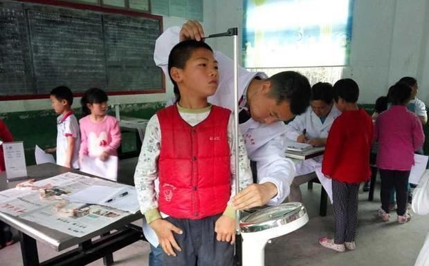 小孩|“儿子那么帅，不可能是我生的”，4次亲子鉴定后，宝爸怀疑人生