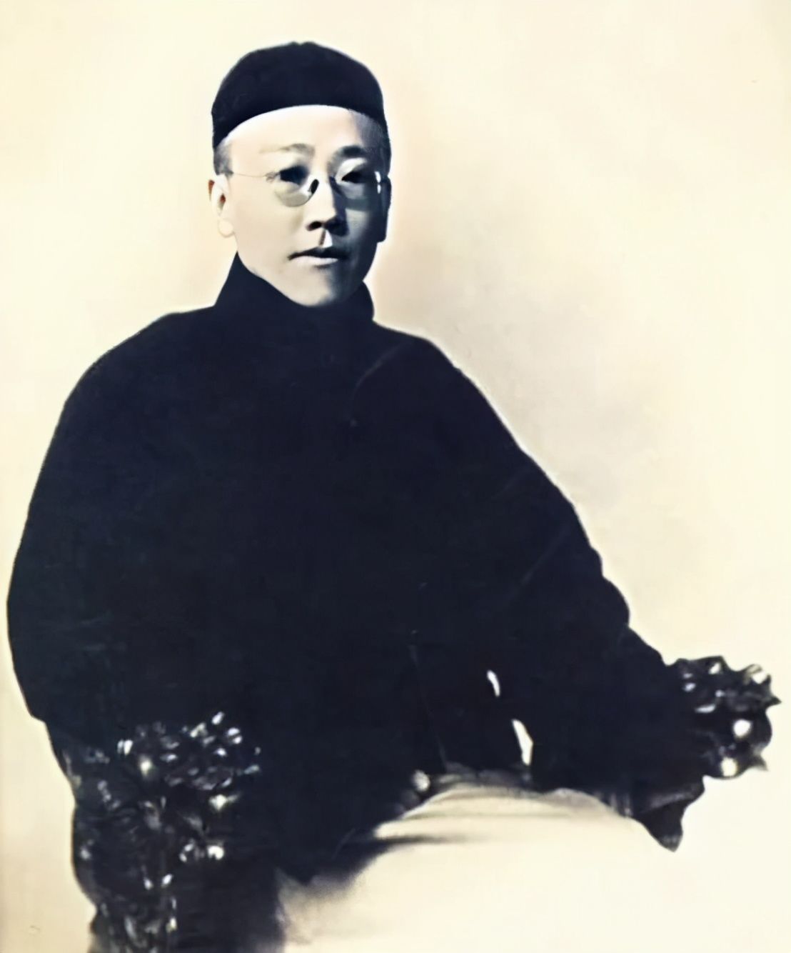 青楼女子|力压张学良张伯驹，他是民国四公子之首，死后上千名青楼女子相送