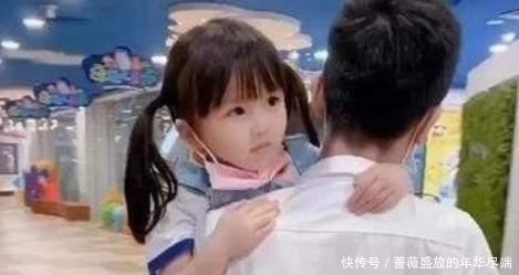 走散|3岁女孩跟爸爸走散,求助保安叔叔后,广播报出爸爸名字全场笑喷