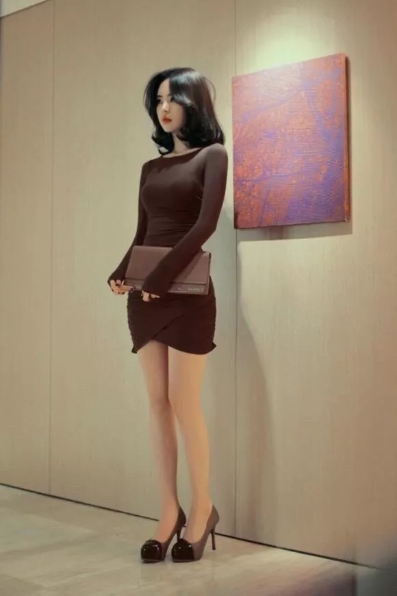 街拍:高跟鞋魅力搭配,展现出女性身上的独有气息