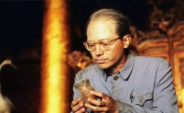 老年|溥仪老年去参观紫禁城，从龙椅下面摸到小时候藏的罐子，打开一看众人都呆了