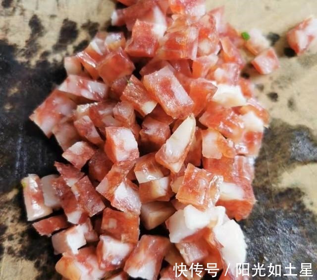 腊肠炒饭|腊肠炒饭，简单营养又好吃！