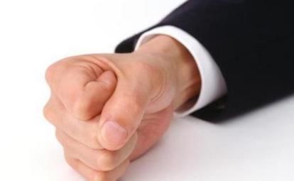 血管|如果体内有血栓,观察手脚就知道,三个小动作,冲洗血管远离血栓