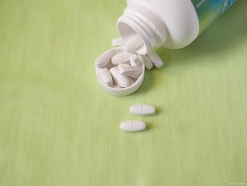 钙质|喝牛奶、吃钙片就能补钙?少了这3件事,补钙再多也白搭