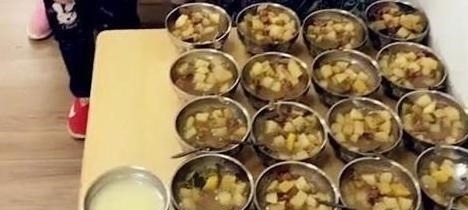幼师|妈妈“突袭”贵族幼儿园,看到午餐后气炸,网友最廉价的贵族