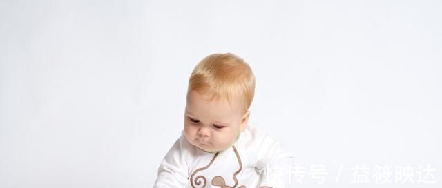 宝宝|婴儿什么时候练习坐宝宝颈椎没有这两个特点不要开始,小心受伤