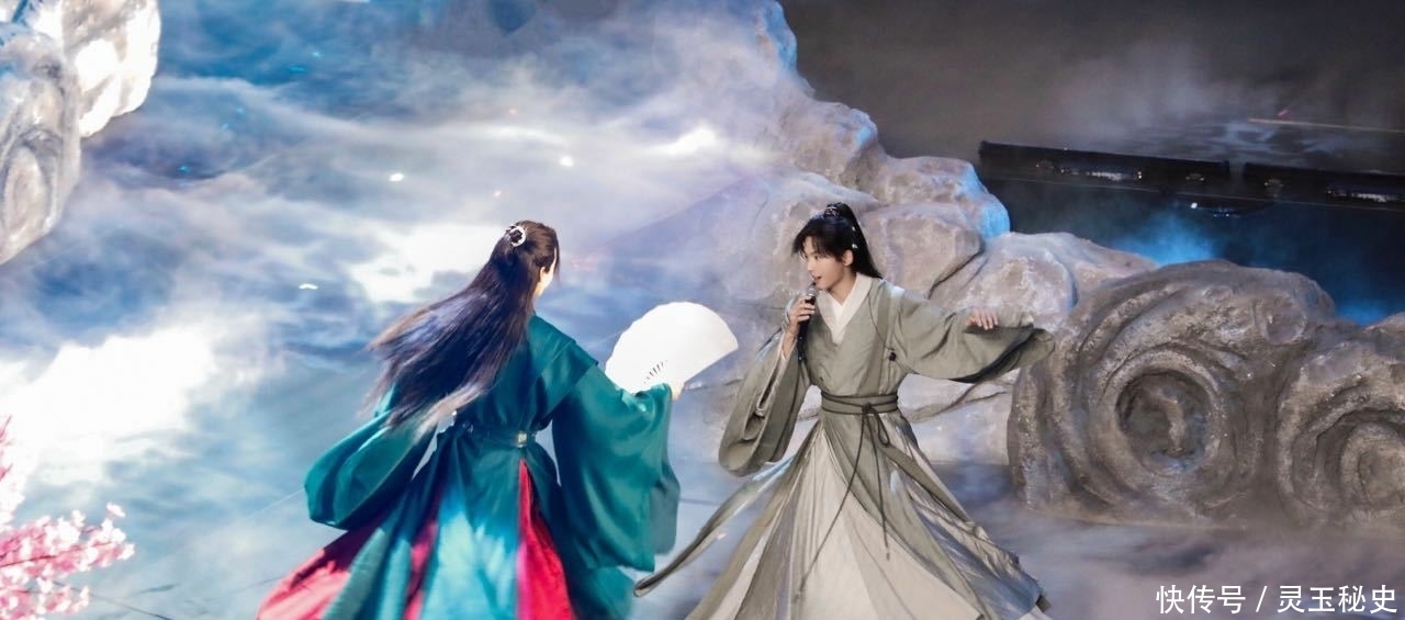 盛势|张哲瀚单人商务直播,龚俊CP粉刷存在感惹人烦,这次内容太过分了